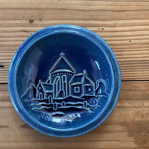 青い教会模様の飾り皿