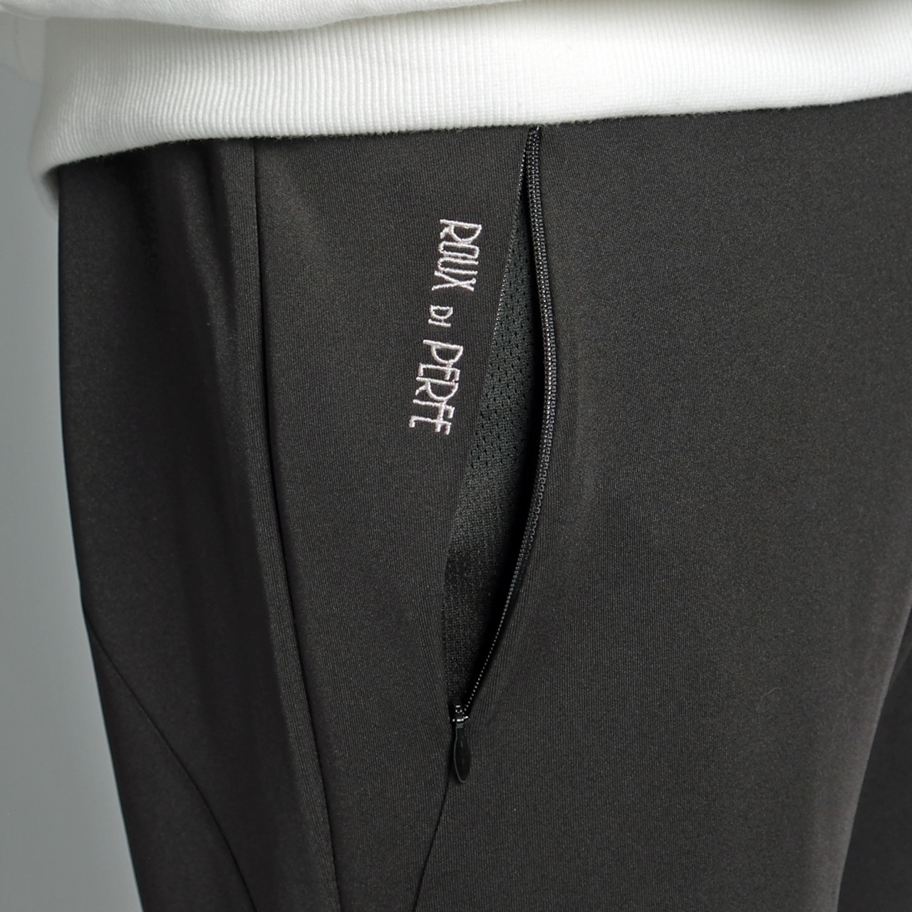 ジャージ素材テーパードパンツ