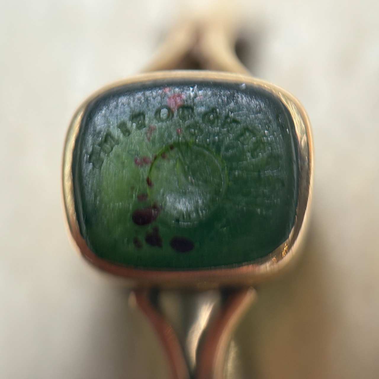 antique victorian 18ct gold bloodstone intaglio ring "attend to time"