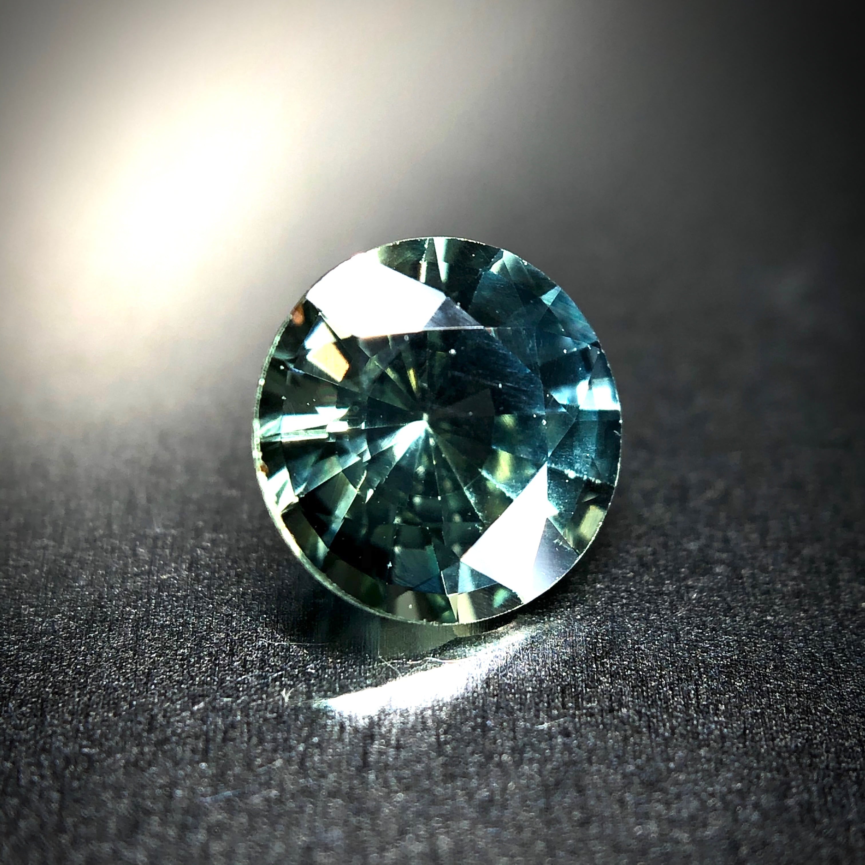 爽やかなミントグリーン 0.76ct 天然 グリーン サファイア