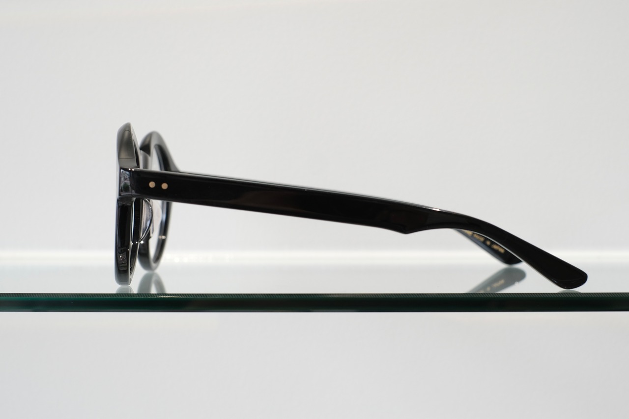 【OLIVER GOLDSMITH】SHEPPERTON CELLULOID