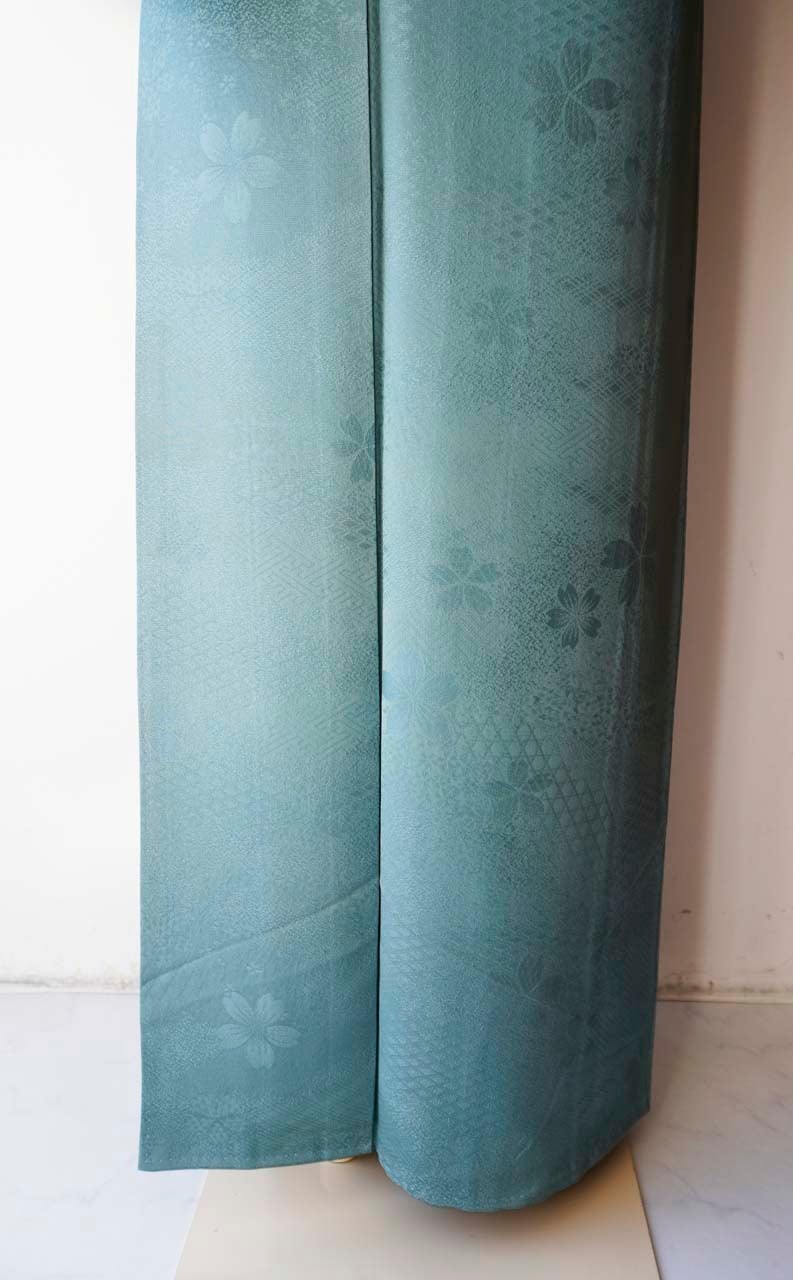 袷】青碧色 桜と吉祥文地紋 色無地 | 大山キモノ・ちぇらうなぼるた