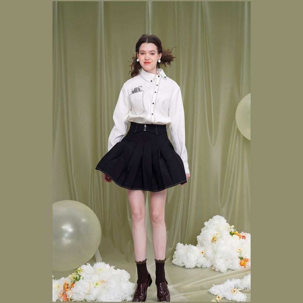 イラスト胸ポケットの上で泳ぐ変形襟スワンシャツ E00099 | EMMA GRAND