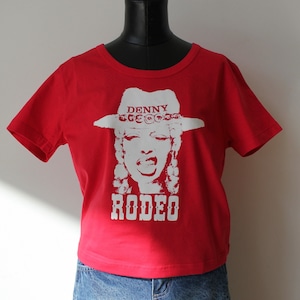 DENNY ROSE レッドRODEO LADYプリントオーバーTシャツITALY：611DD64015 ¥14,00＋tax