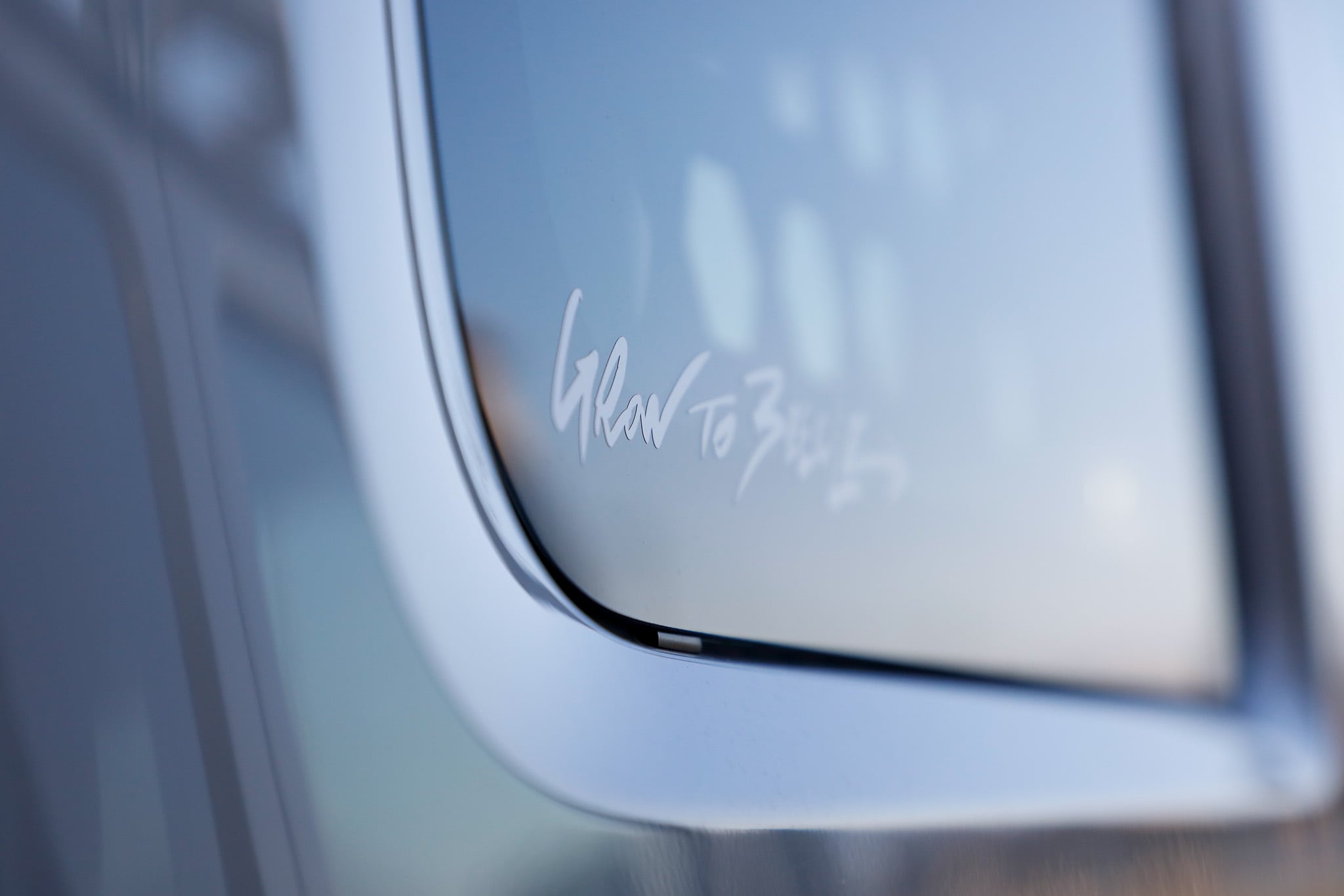 GROW TO BEECLE】カッティングステッカー(小） | GooniesOne