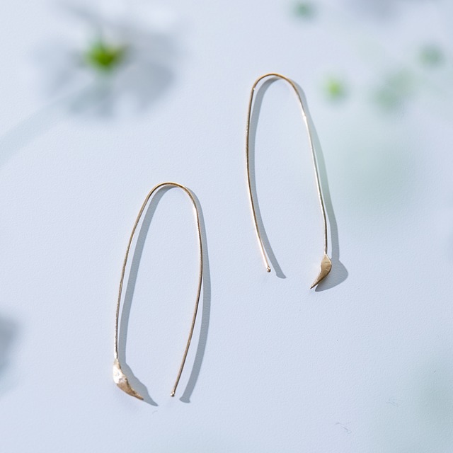 WWAKE（ウェイク） 14K Pinched Leaf Hoops (14金 リーフピアス）