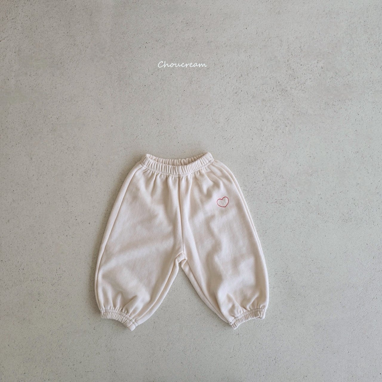 [choucream] Heart Needlepoint Jogger Pants / [슈크림] 하트자수조거팬츠