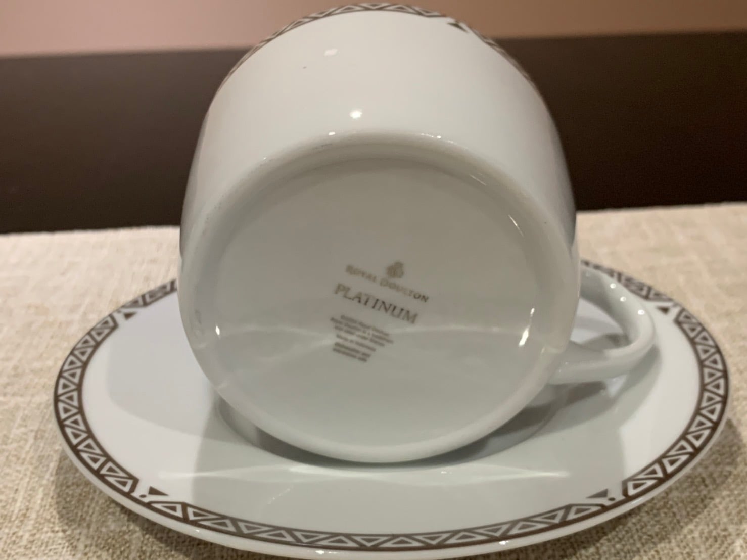 ロイヤルドルトン （2008-2009年頃）プラチナシリーズ コーヒーカップ