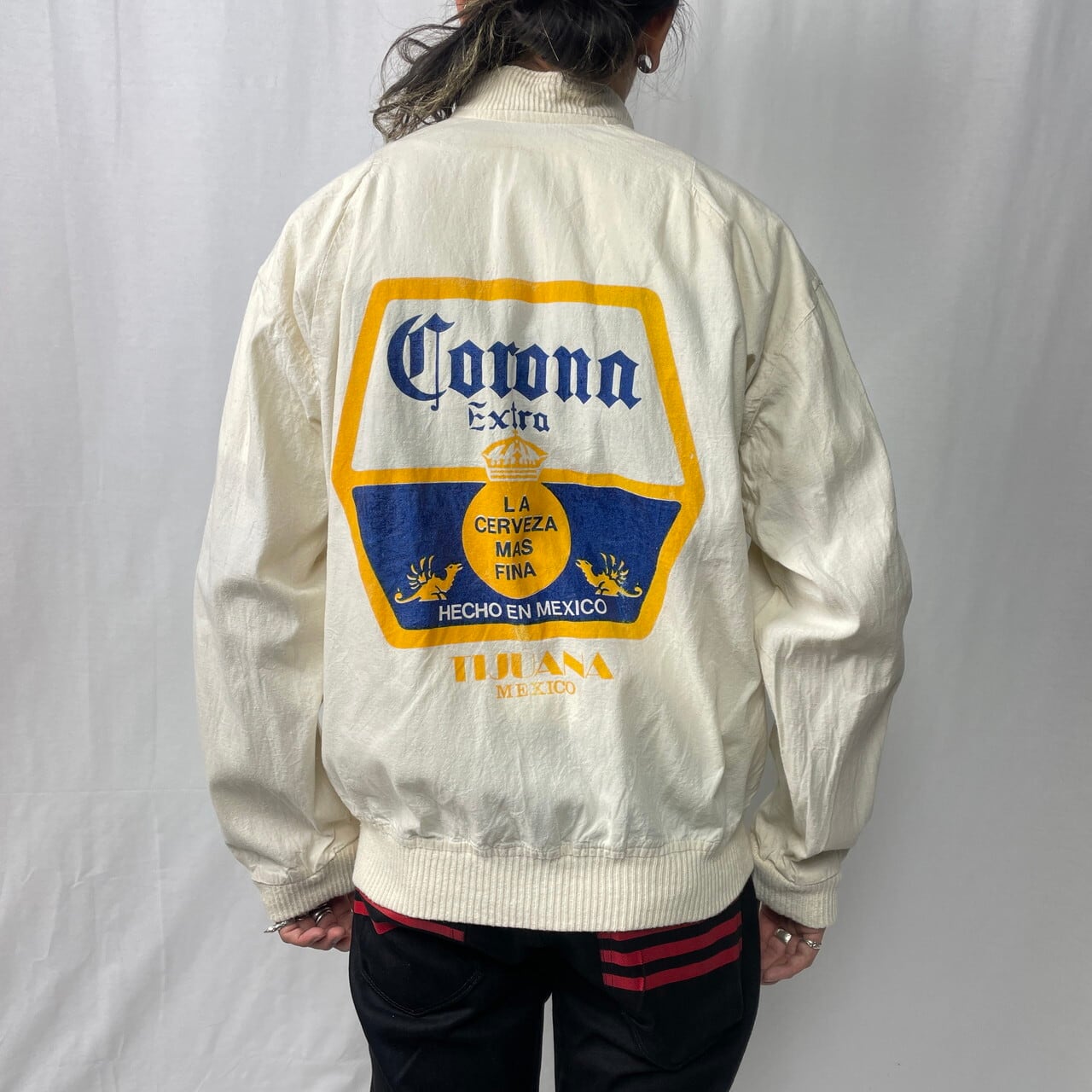 90年代 メキシコ製 Corona Extra コロナビール 企業ロゴ プリント コットンジャケット スイングトップ メンズM-L相当 古着 90s  ビンテージ ヴィンテージ ビッグロゴ バックプリント ナチュラルカラー 生成り オフホワイト【ブルゾン・ジャケット】 | cave