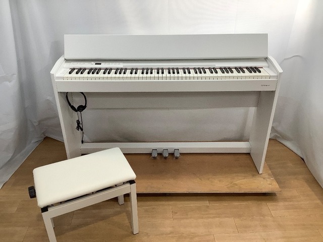 ★54306【電子ピアノ】ROLAND　F701WH　　22年製
