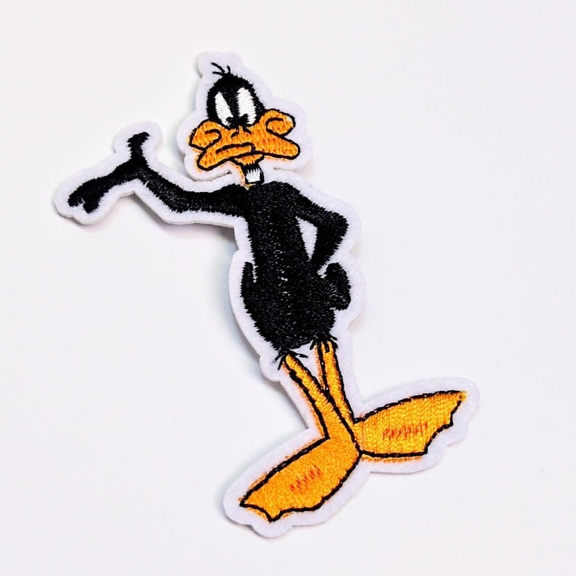送料無料！ ★刺繍アイロンワッペン★【 Looney Tunes / ルーニーテューンズ 】 ダフィーダック〚アメリカン雑貨 アメトイ〛