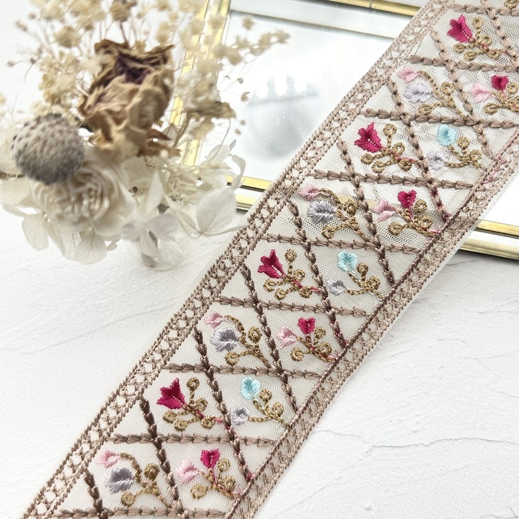 «599»◤完売◢    ホワイトツイードバック*インド刺繍リボン*上品 ファッション小物 «599»◤完売◢ ホワイトツイードバック*インド刺繍