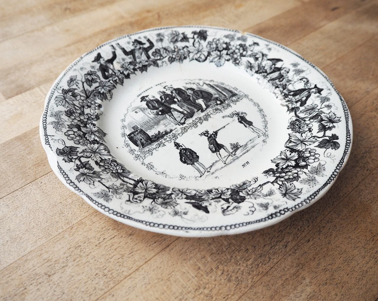 S2 さま　Creil et Montereau 　皿（刻印あり）×2 S2 さまCreil et Montereau 皿（刻印あり）×2