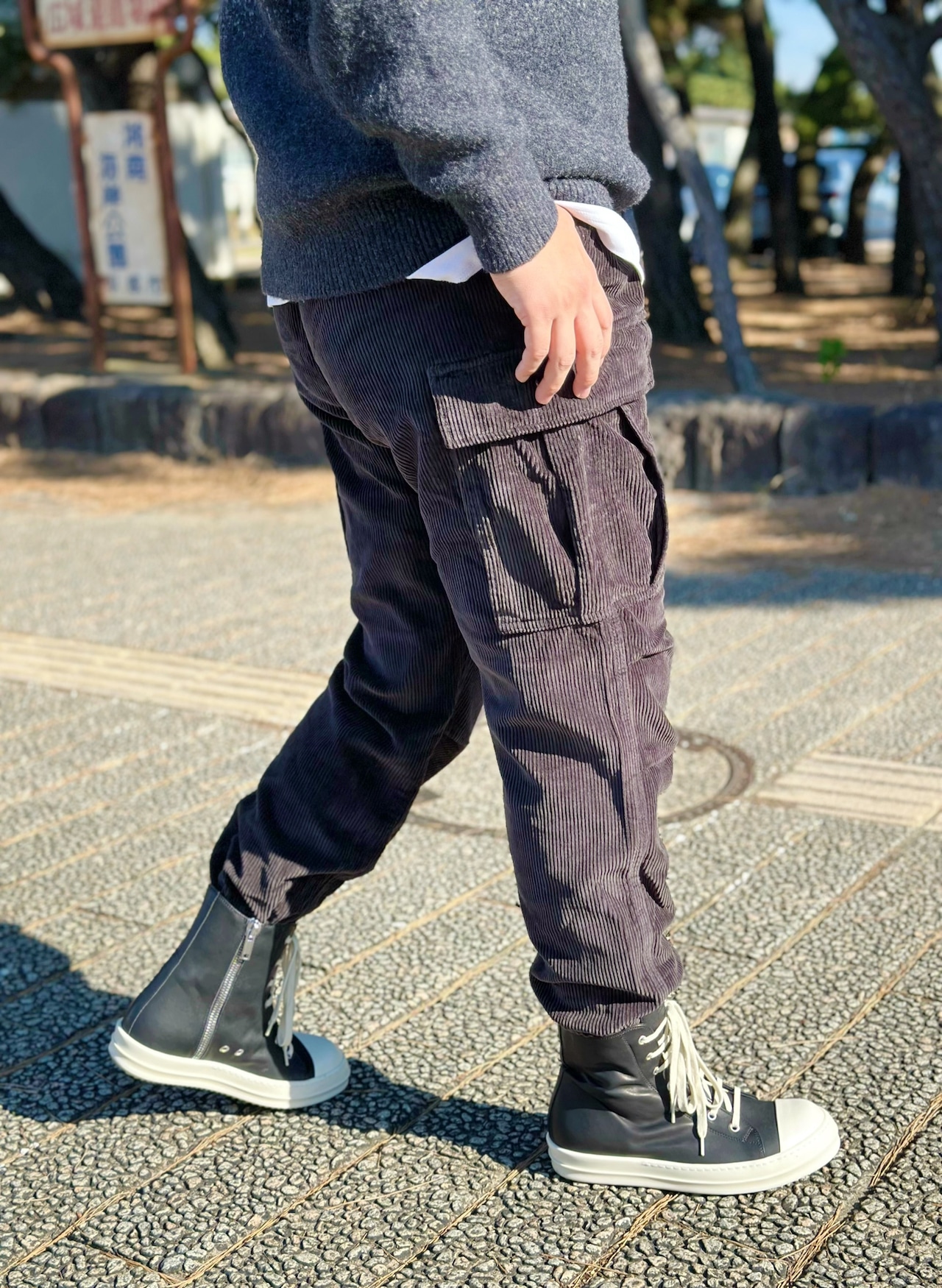 【周りと被らない】Luxury Corduroy Cargo Pants
