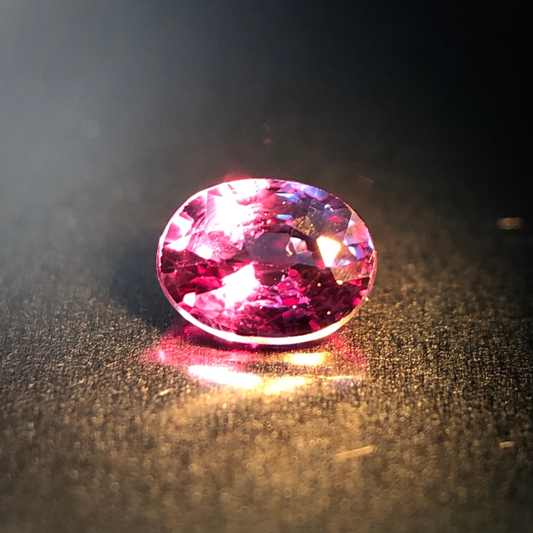 碧く艶めくベキリーブルーの輝き 0.2ct 天然 カラーチェンジ