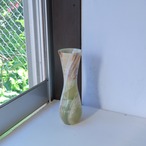 グリーンとホワイトの石の花瓶