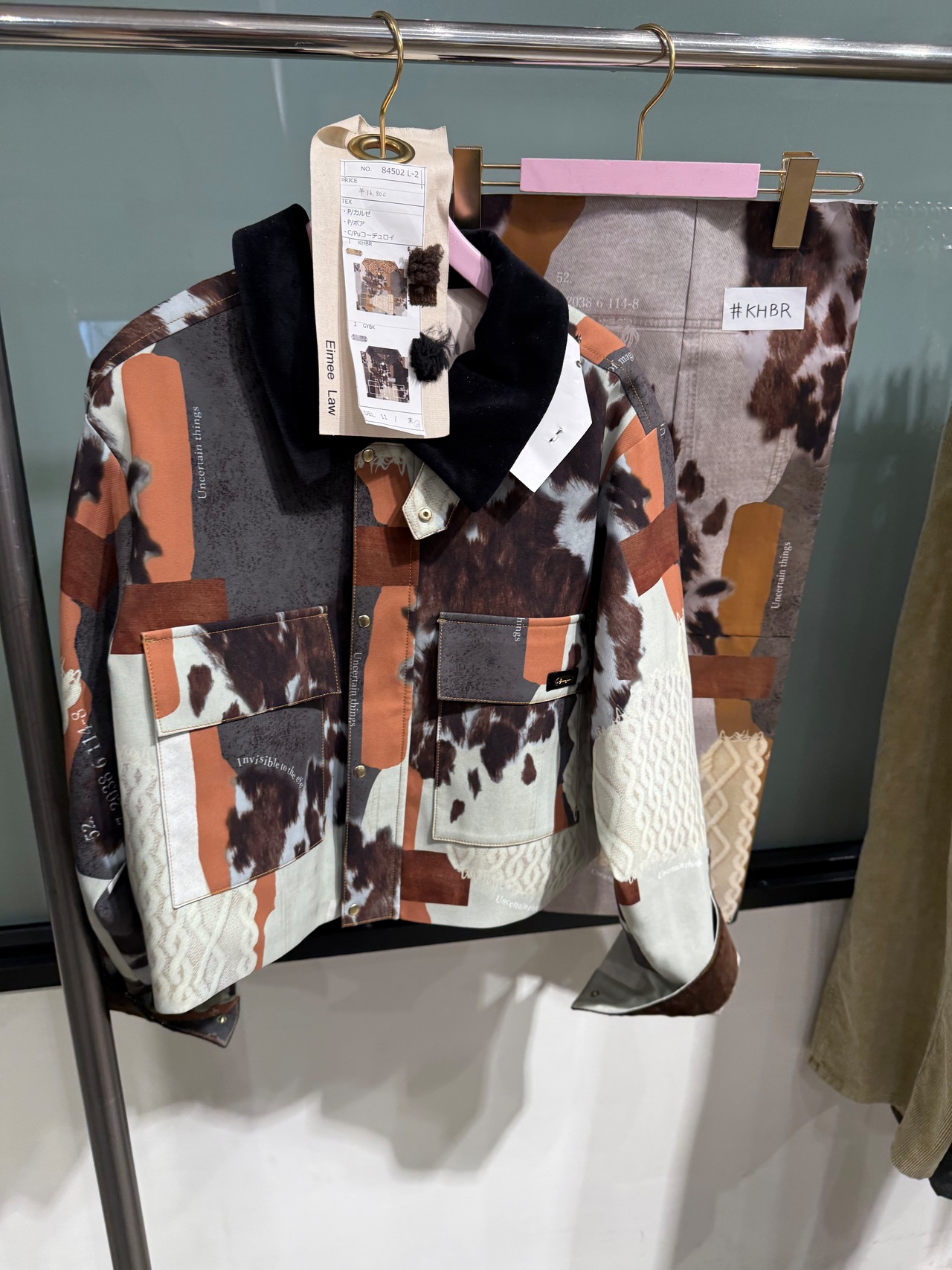 エイミーロウ  Eimee Law カウ柄デニムコラージュPtボアカラーJK