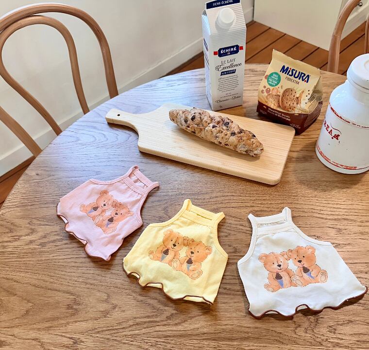 friend t-shirt XS ~ XL 3color / 犬 服 ショート丈 クマ 犬服 夏 キャミソール おぱんつカット タンクトップ 涼しい crop top 薄手 ノースリーブ 可愛い 韓国 ペット服 犬の服 ドッグウェア 袖なしTシャツ 猫 top164