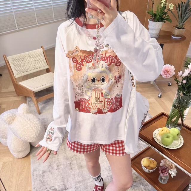 Pandawarks×Labubu「ストロベリーラテ」 初売り コラボ ラグラン袖 Tシャツ カーキ色 新年レッド＆ホワイト 若見え キュート