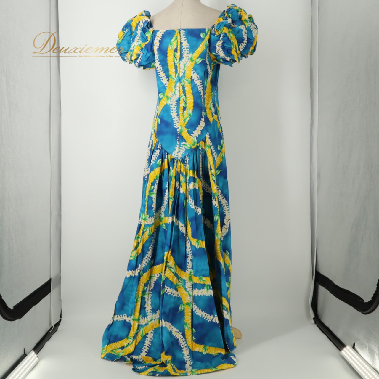 フラダンス 衣装 T&L MUUMUU FACTORY ムームーファクトリー ワンピース ドレス ブルー系 花柄 植物柄 ハワイアンプリント ハワイアン アロハ フラ ダンス レッスン 練習 ハワイアンダンス 青 水色 黄 緑 白 イエロー系 ホワイト系 グリーン系 華やか 鮮やか さわやか かわいい おしゃれ