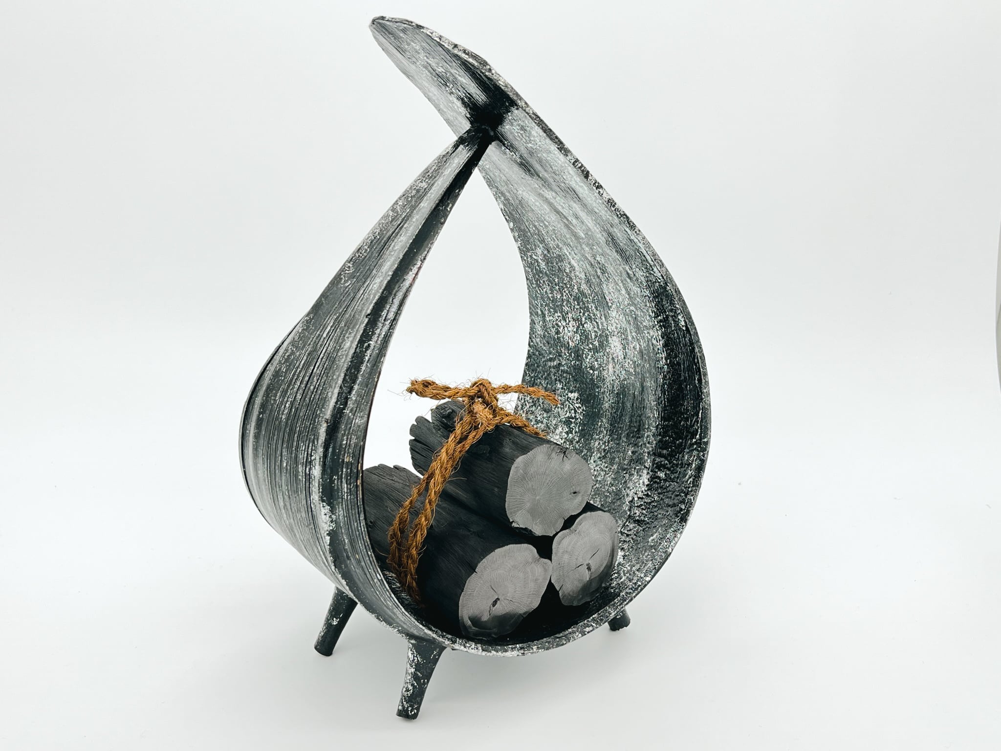 紀州備長炭 インテリア リーフ 俵形 紀州備長炭 サークル型トレイ 黒銀 置物 オブジェ 消臭 調湿 サウススカイ 南ノ空 紀州備長炭 インテリア リーフ 俵形 紀州備長炭 サークル型トレイ 黒銀 置物 オブジェ 消臭 調湿 サウススカイ 南ノ空