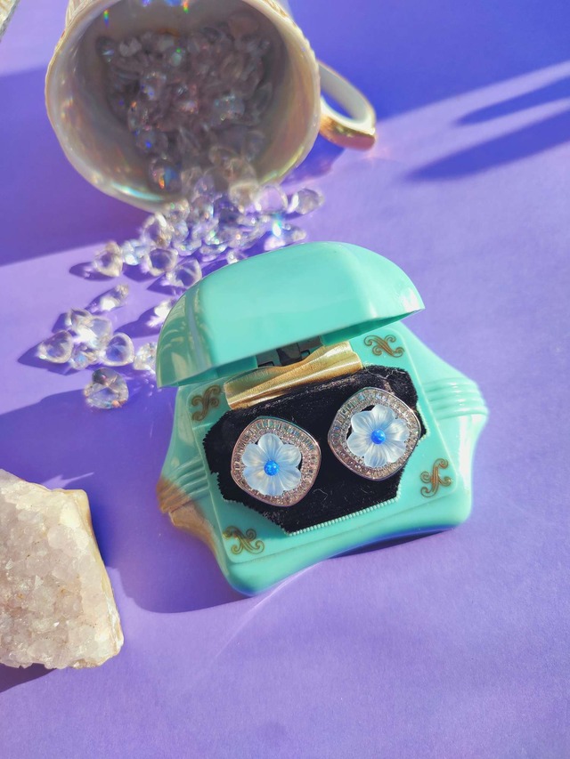 【FROSTED BLUE LILY EARRING ／（XX391） 】