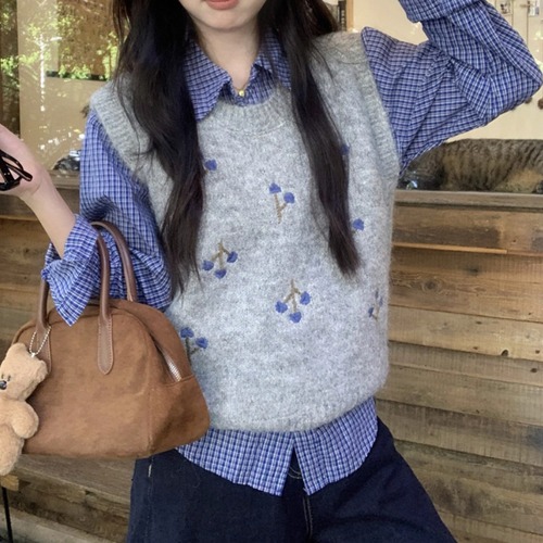 2色／刺繍クルーネックニットベスト ・71768