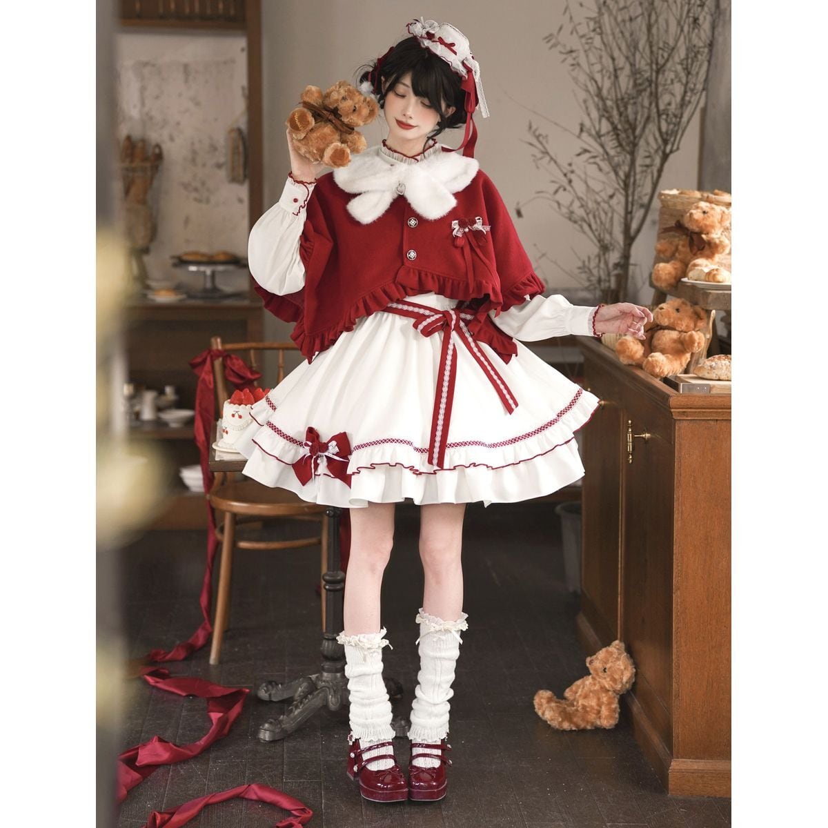 ずっちゃん様 赤いケープ付きワンピース他 おまとめ ガーリーケープレッドバイカラーワンピース：ケープ | Maiden's Rêve