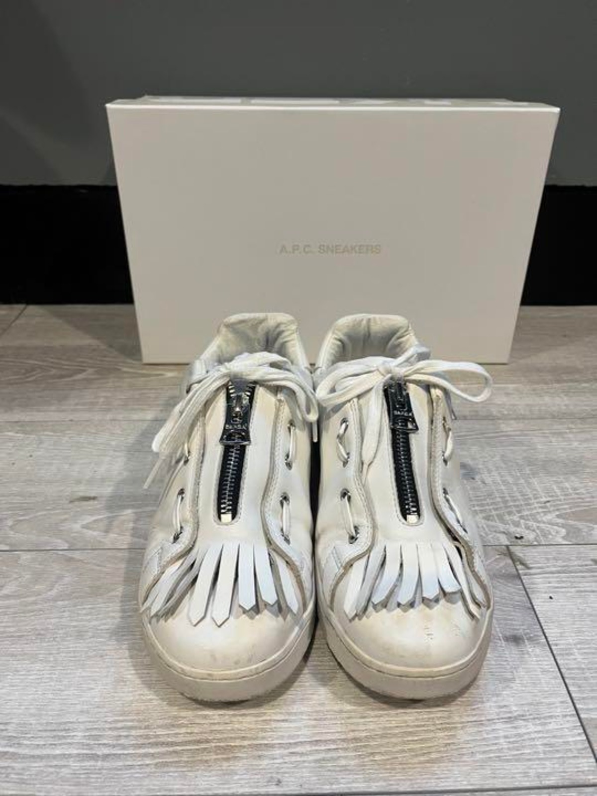 sacai a.p.c スニーカー ジップ フリンジ レザー ホワイト | CHASE 