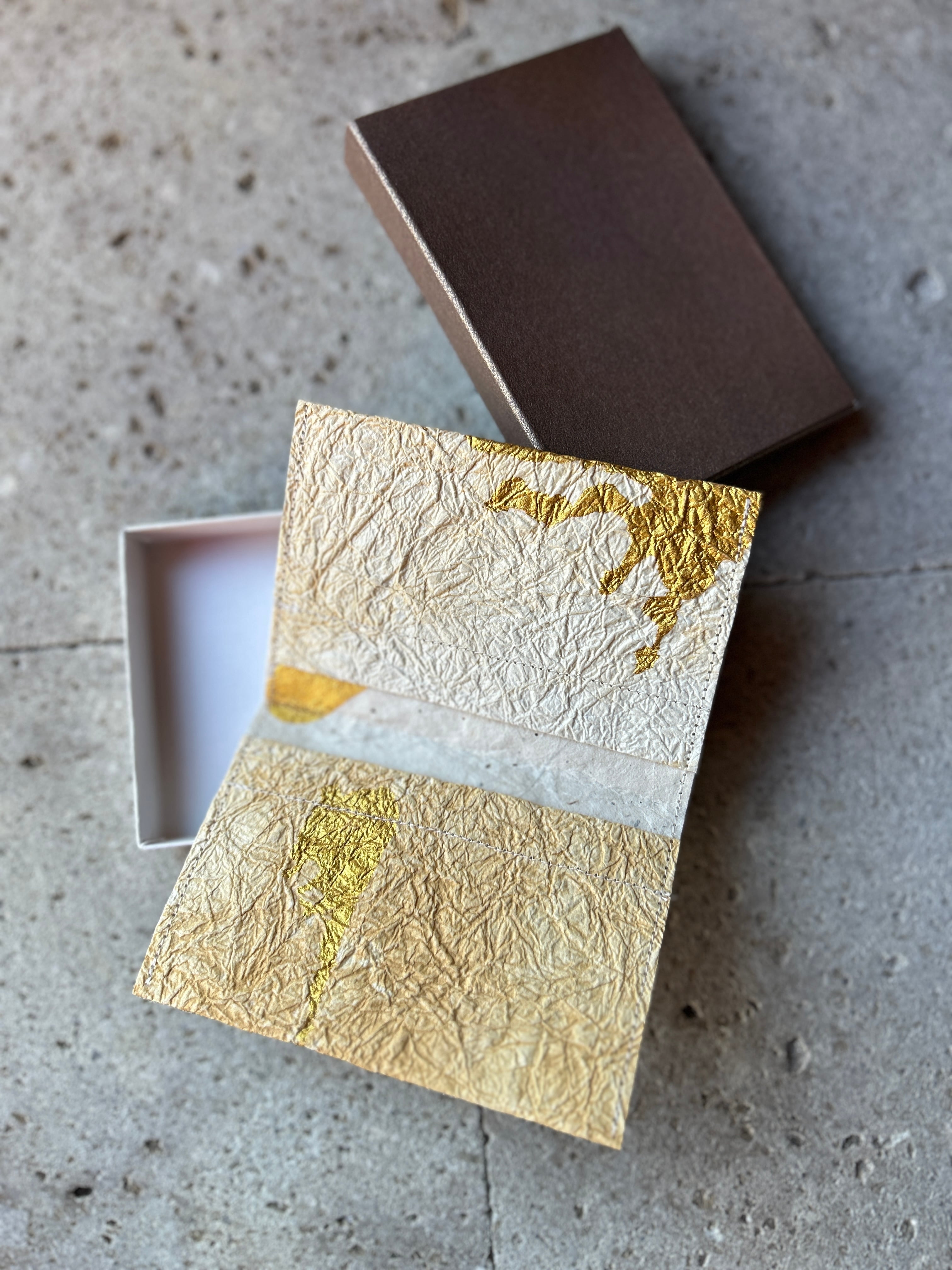 香る和紙名刺入れ（山口県岩国鎮守の山の土) Fragrant Washi Card Case