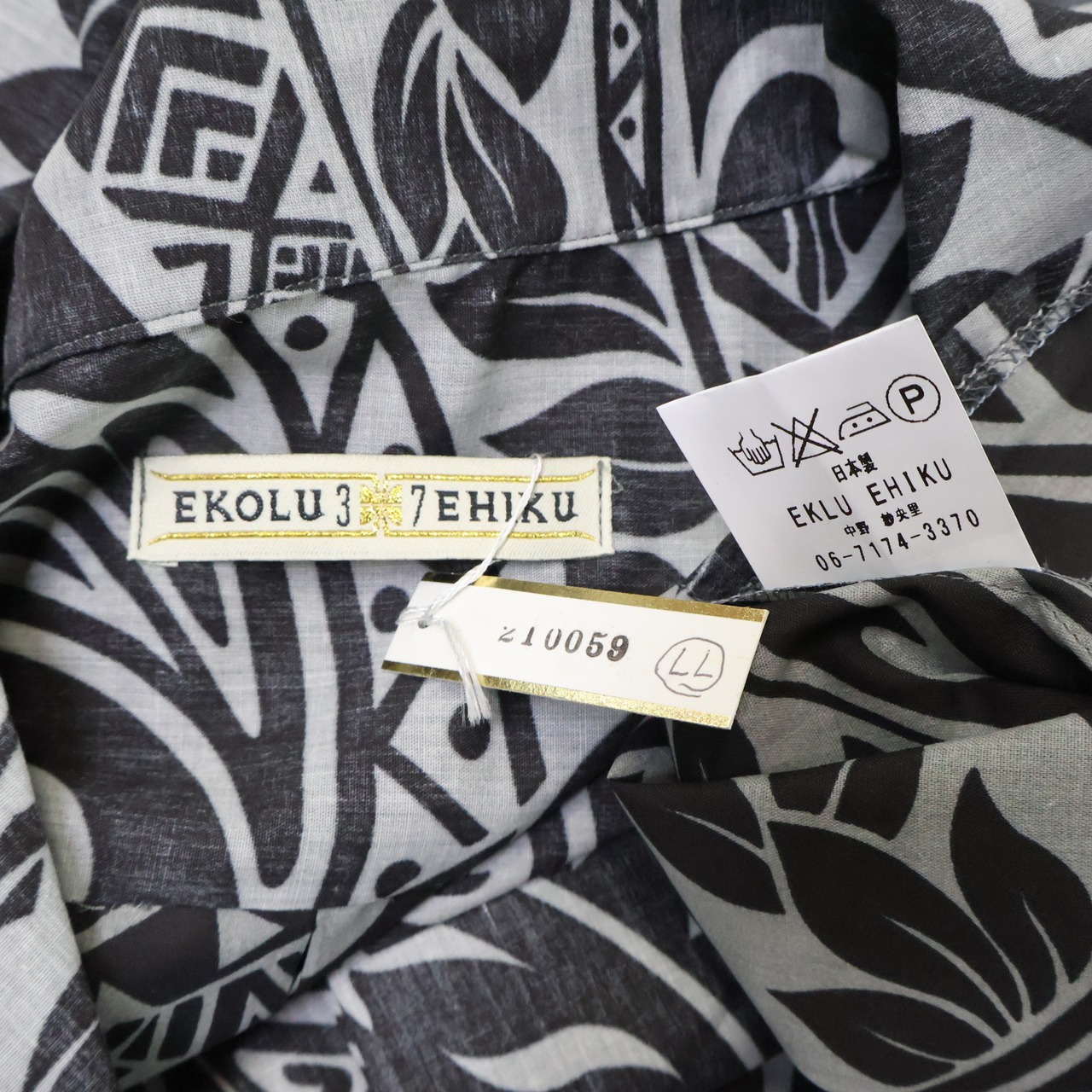 【美品 日本製 フラダンス衣装】グレー EKOLU EHIKU エコルエヒク トップス アロハシャツ 黒 ブラック シック 半袖 アロハ ①