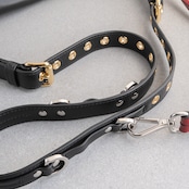 プラダ チャーム付 ソフトサウンド スモール ショルダーバッグ ブラック レザー AW25