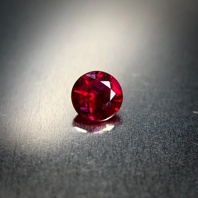 深い”真紅”の輝き 0.1ct 天然 ルビー