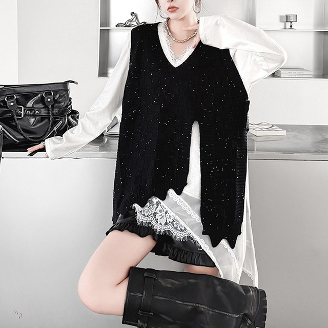 ASYMMETRIC SLIT SEQUIN KNIT V-NECK VEST M-18107