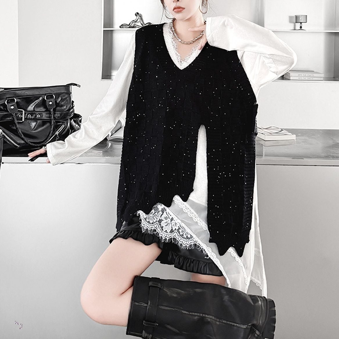 ASYMMETRIC SLIT SEQUIN KNIT V-NECK VEST M-18107