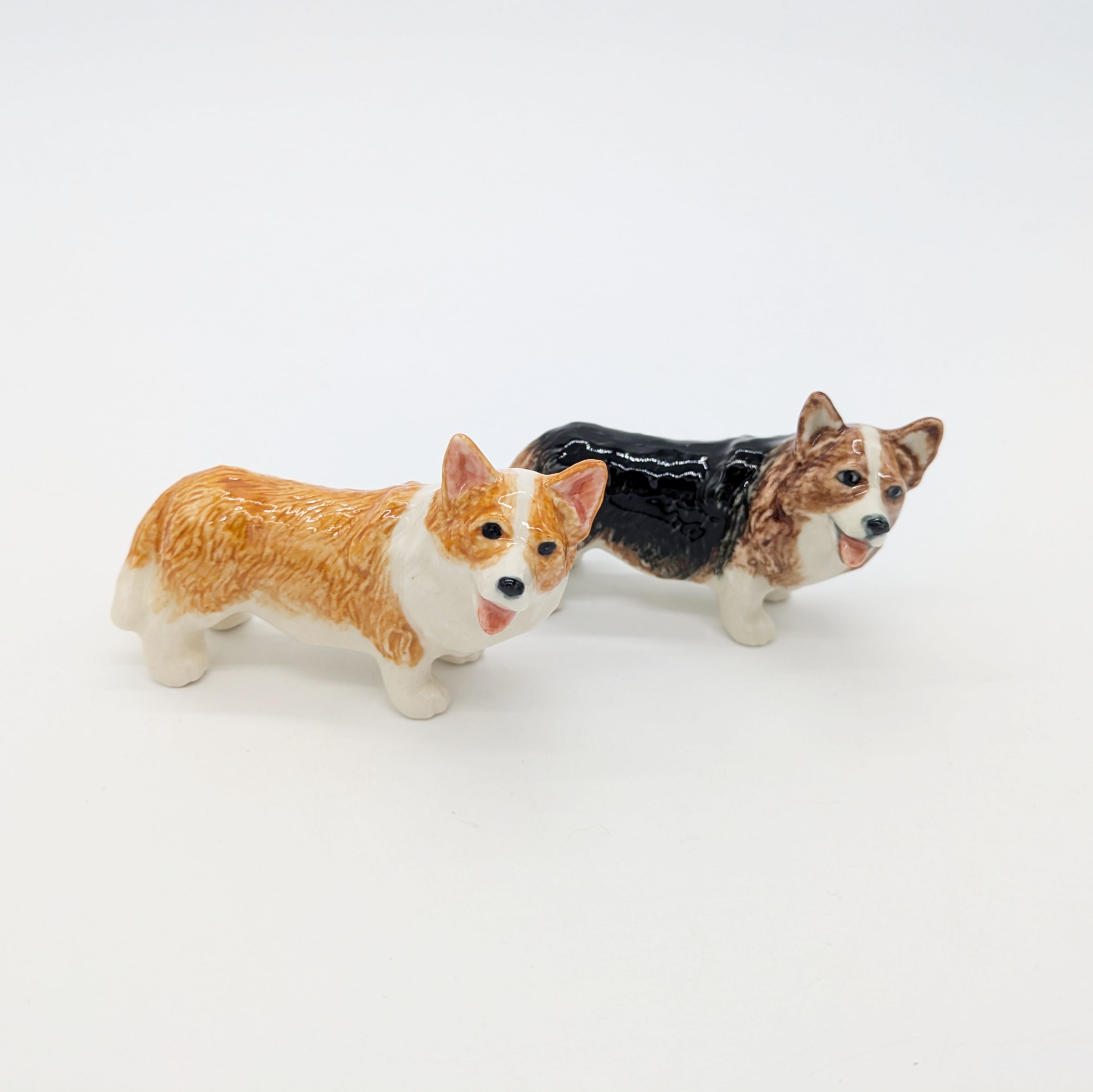 ミニチュア陶器】 Corgi | hitotonari -animal collecter's shop- ミニチュア陶器】 Corgi | hitotonari -animal collecter's shop-