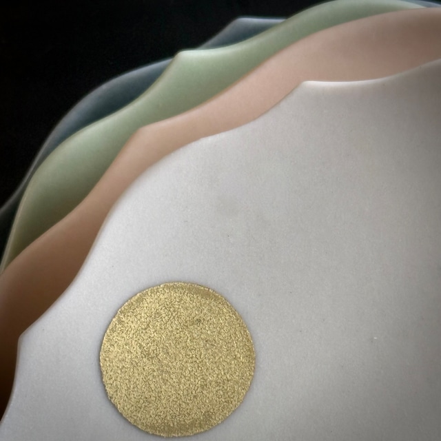 MUMCA 丸谷牧子 作 蓮花5寸皿 金彩/ Renka 5 Plate / 2104400000221 MUMCA 丸谷牧子 作 蓮花5寸皿 金彩/ Renka 5 Plate / 2104400000221