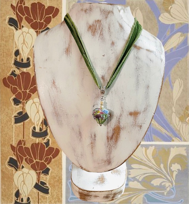 ヌーヴォーフリージアハートネックレス