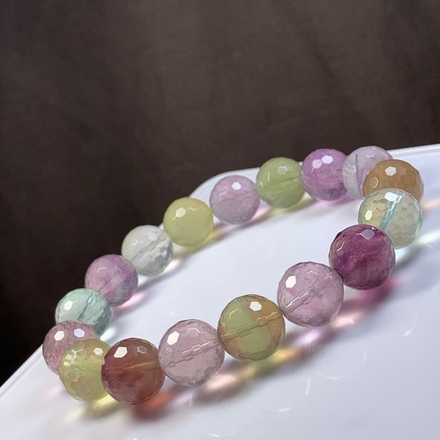 no1.多彩な変わった色合いフローライト・ブレスレット