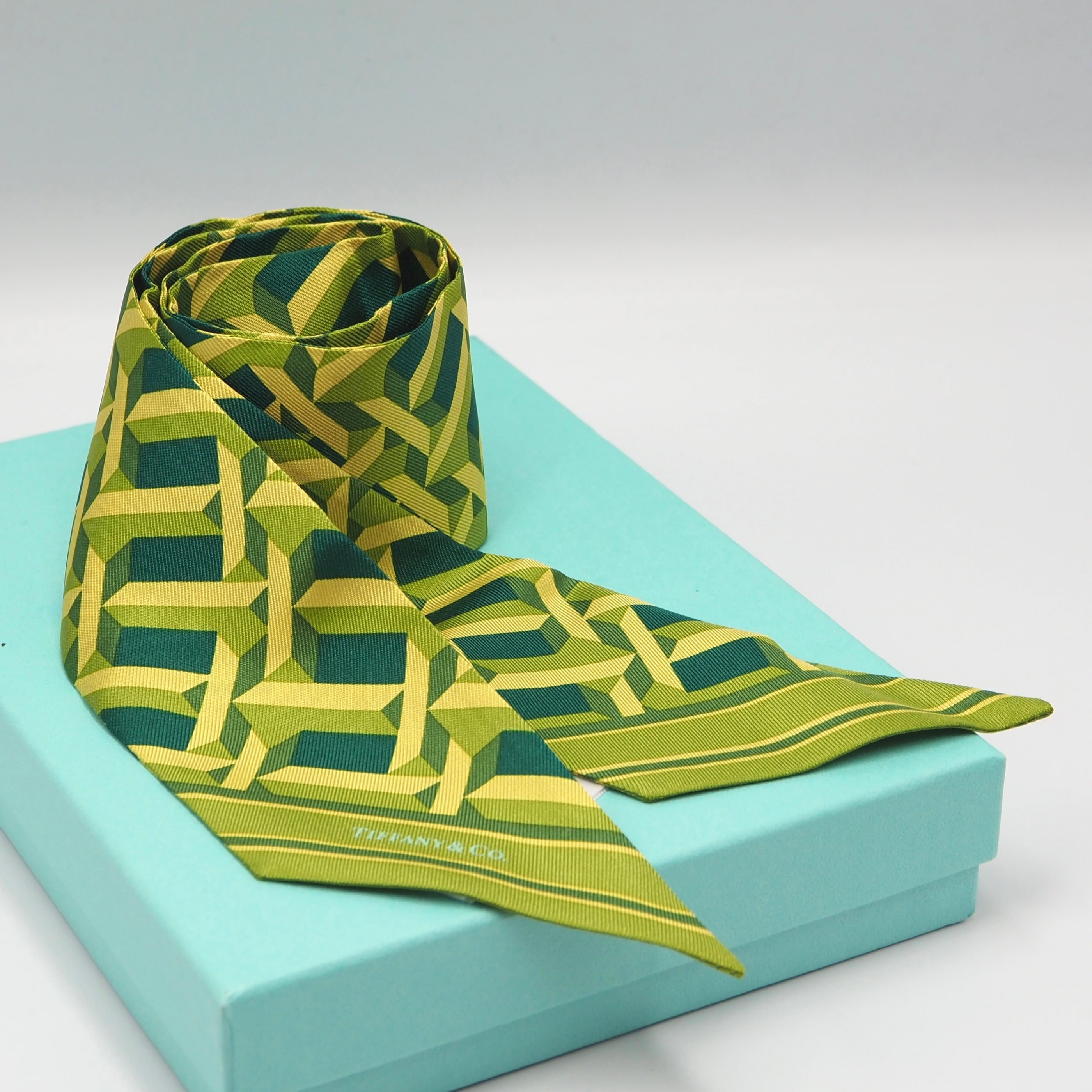 3/2掲載【現行品】Tiffany&Co. トゥルーリボン スカーフ シルク 付属品付き