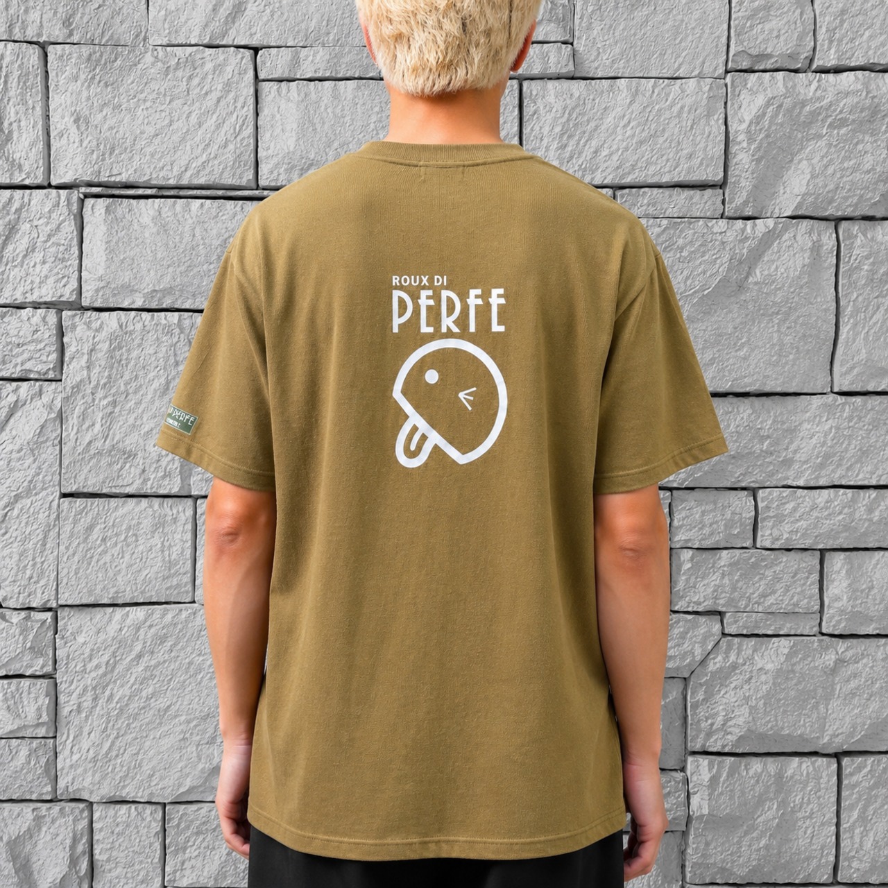 バックプリントTシャツ