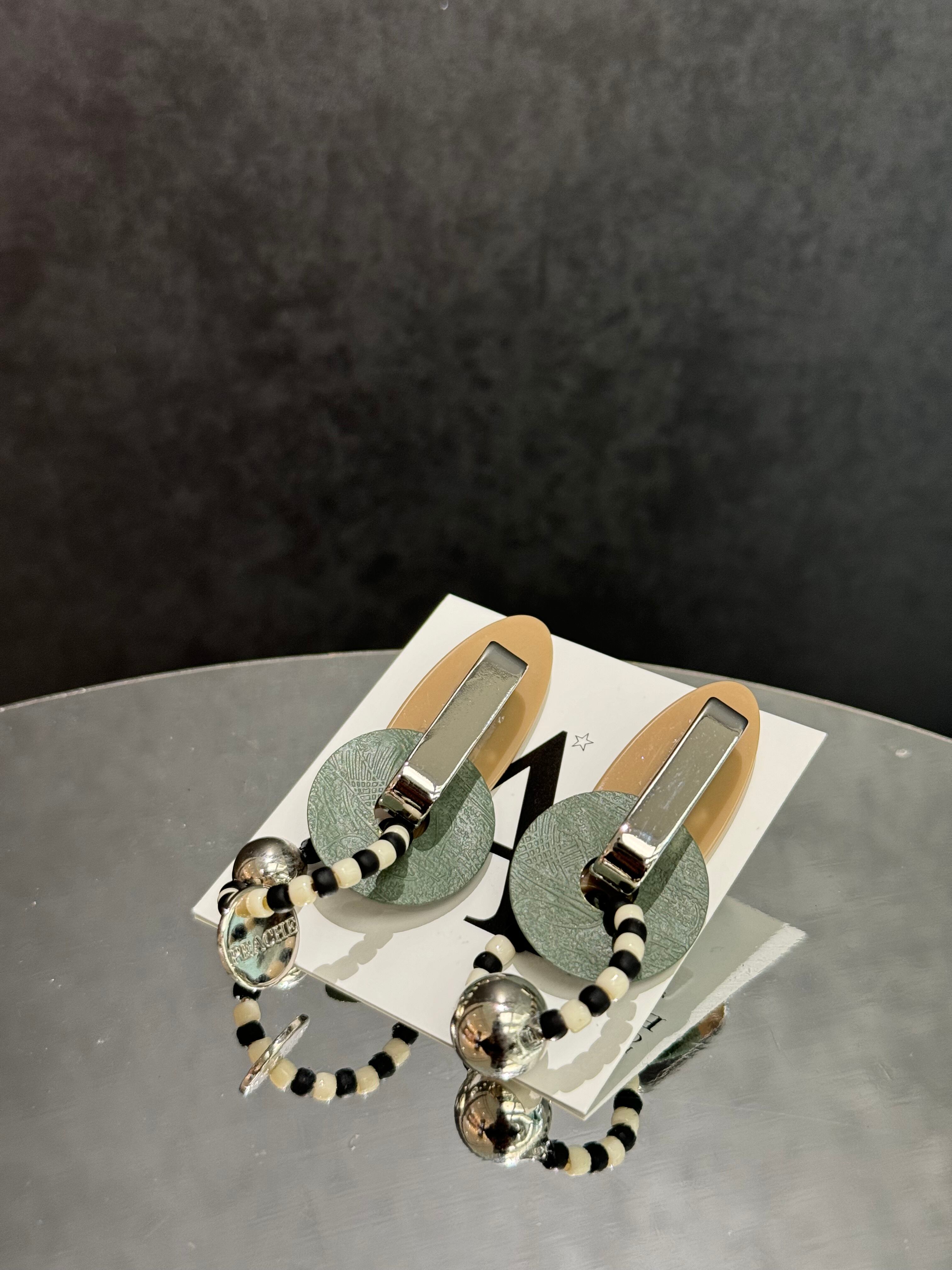 random plate nuance color monotone mix