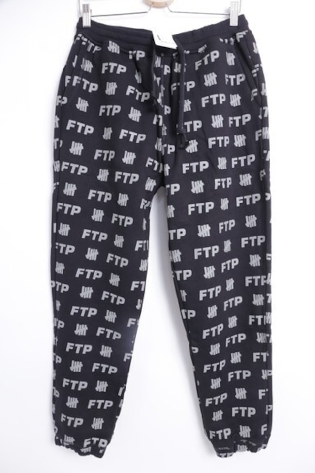 UNDEFEATED × FTP ALL OVER SWEATPANT BLACK LARGE 45JB4349
