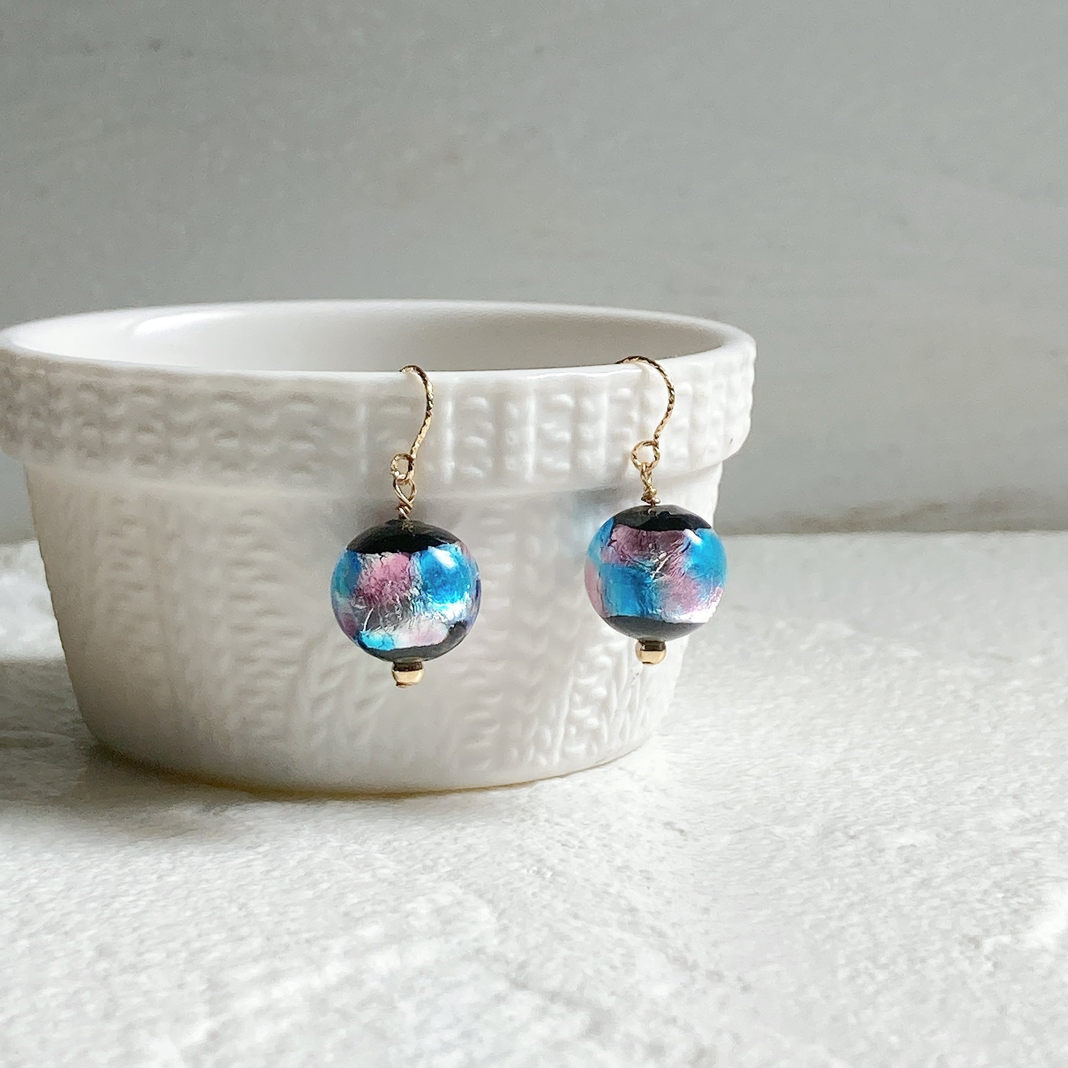 のほほん❤️ 14kgfピアス 天然石ピアス マザーオブパール10×7mmフレンチフックピアス