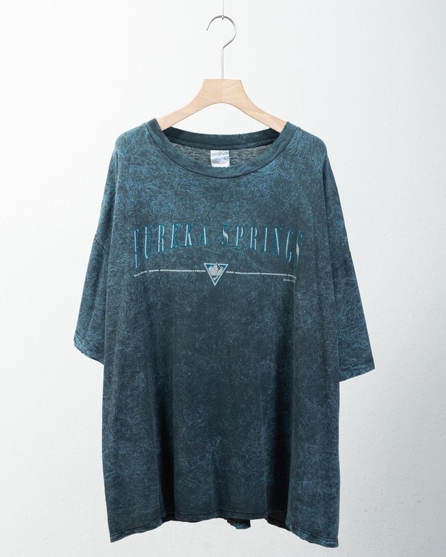 good damaged acid wash T-shirt / Made In USA / Single Stitch