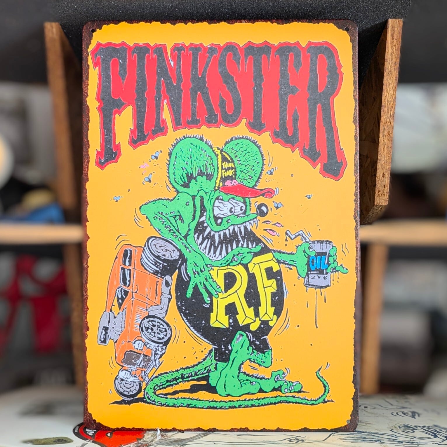 送料無料!ちょうどいいブリキ看板 【 RAT FINK ( ラットフィンク ) 】 『 FINKSTER 』METAL SIGN / メタルサイン / ブリキ看板 / サインボード / ビンテージ加工〚アメリカン雑貨 アメトイ〛