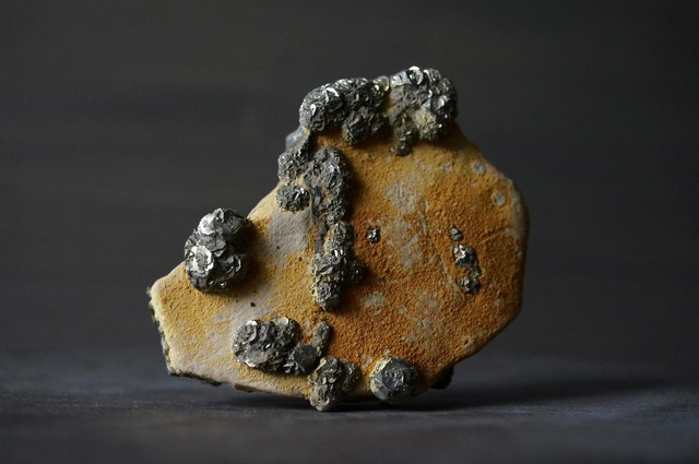 パイライト / リモナイト  Pyrite / Limonite