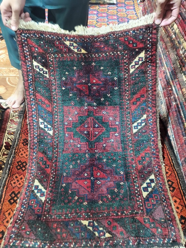 絨毯クエスト73【No.S-260】 ※現在、こちらの商品はパキスタンに置いてあります。ご希望の方は先ずは在庫のご確認をお願いします。