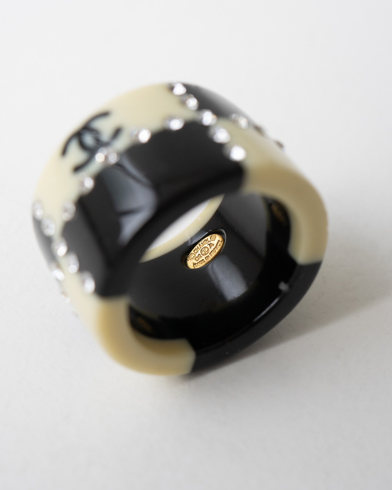 〈CHANEL〉Bicolor Rhinestone Plastic Ring 2002AW