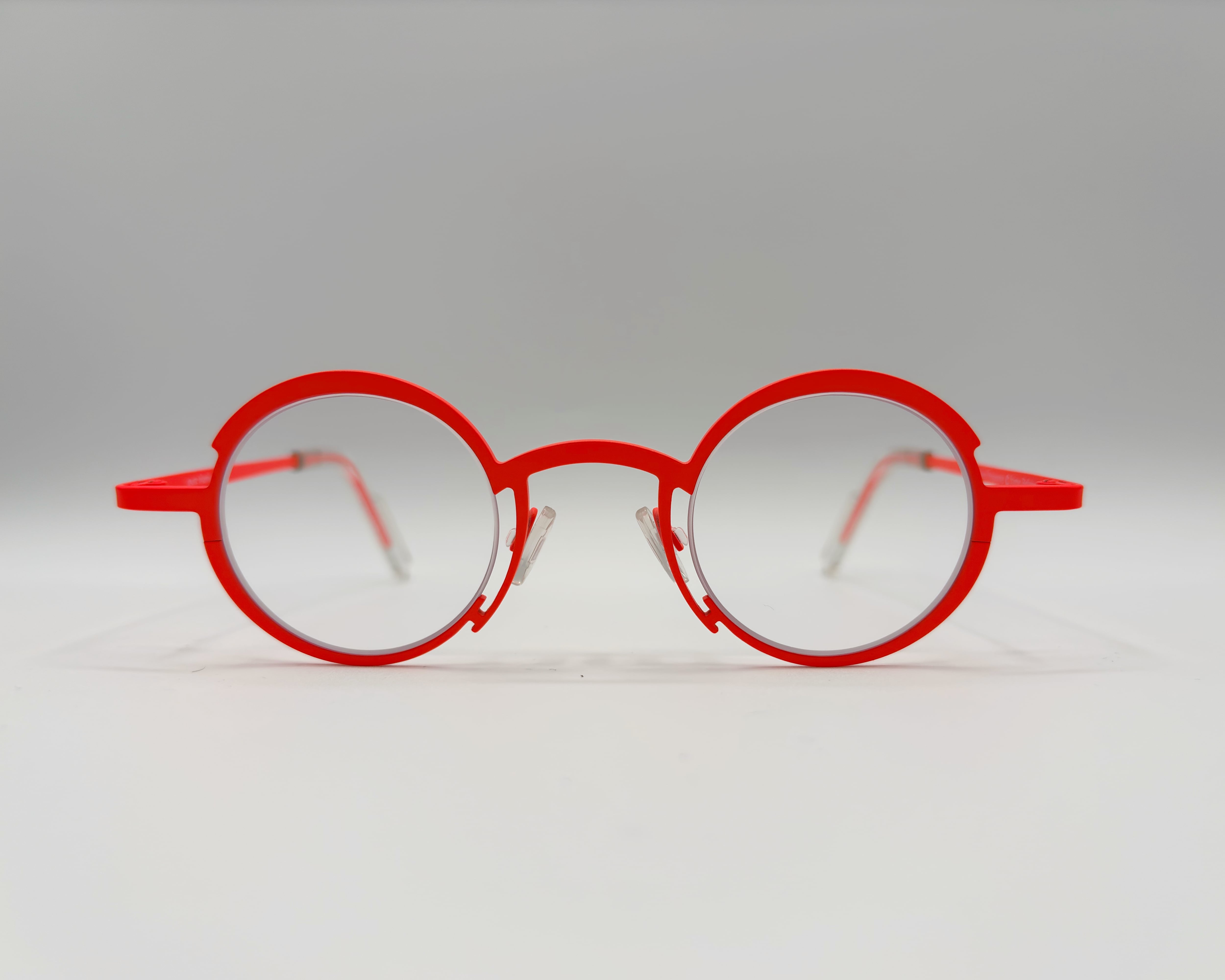 Theo Frequency col.305 | OMA